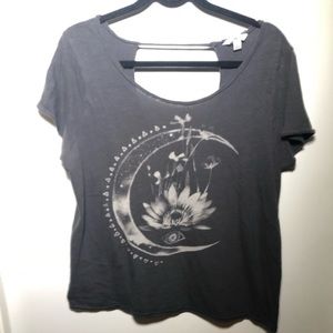 Gray lucky lotus cut out back moon tee size L